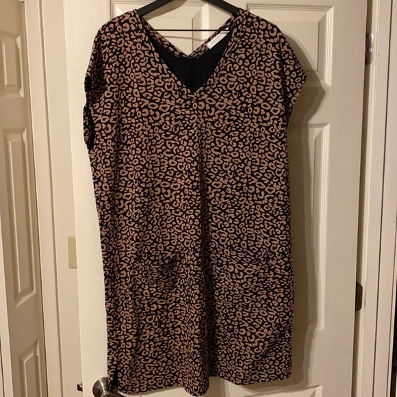 Mododoc Los Angeles v-neck dolman sleeve dress - Picture 1 of 8